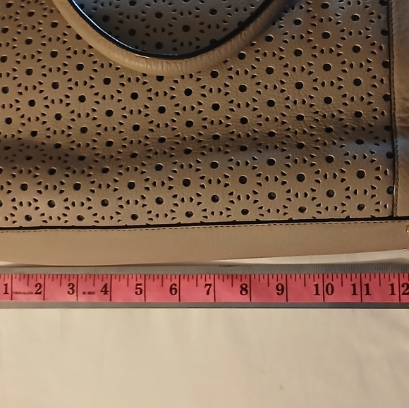 ♠️Kate Spade perforated Leather Tote - Picture 9 of 14